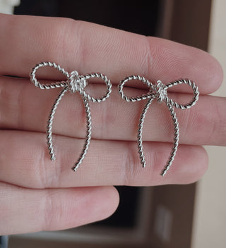 Rope Bow Studs